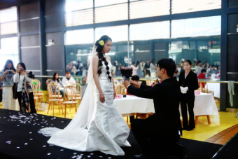 执礼成梦 情绽芳华 酒店管理学院婚庆服务与管理专业婚礼毕业秀圆满落幕